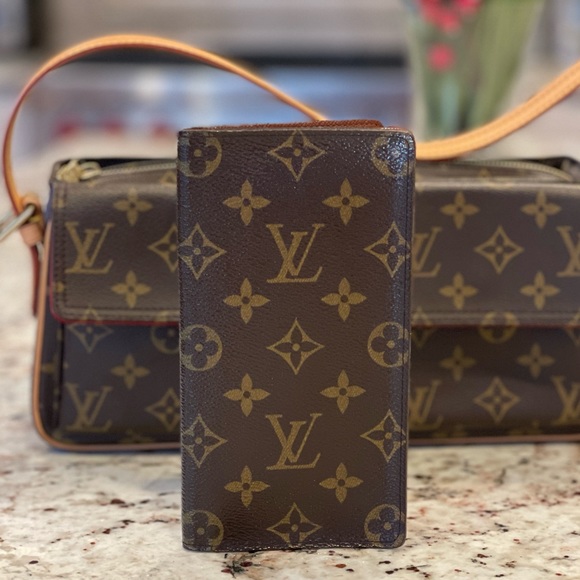 None Handbags - AUTH Louis Vuitton Wallet / Checkbook Holder UNISEX 🌺 PRISTINE CONDITION